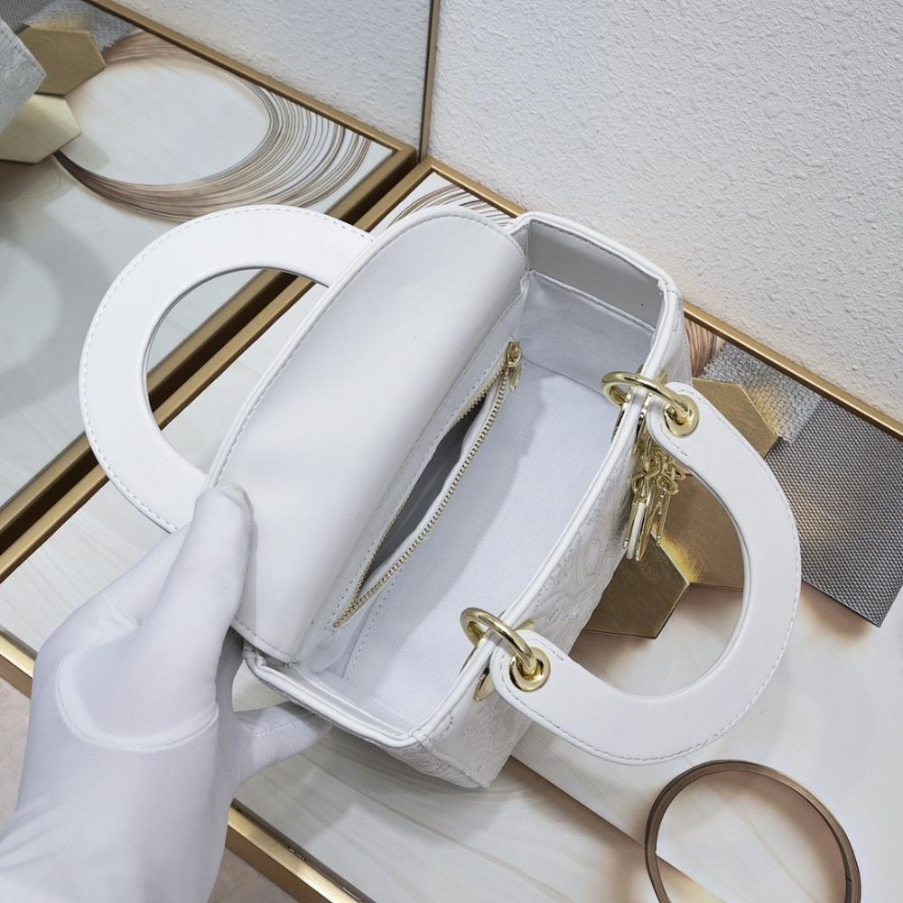 Luxury Elegant Gold Quilted Shoulder Bag