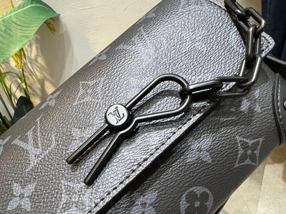 Modern Elegant Black Leather Shoulder Bag – Special Edition