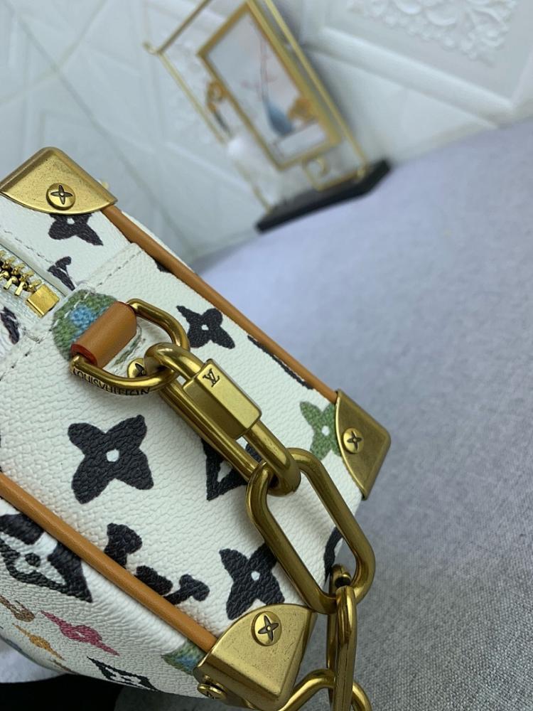 Modern Italian-Inspired Shoulder Bag