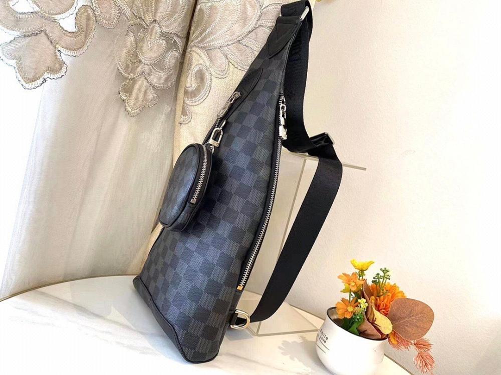 Elegant Refined Leather Crossbody Bag