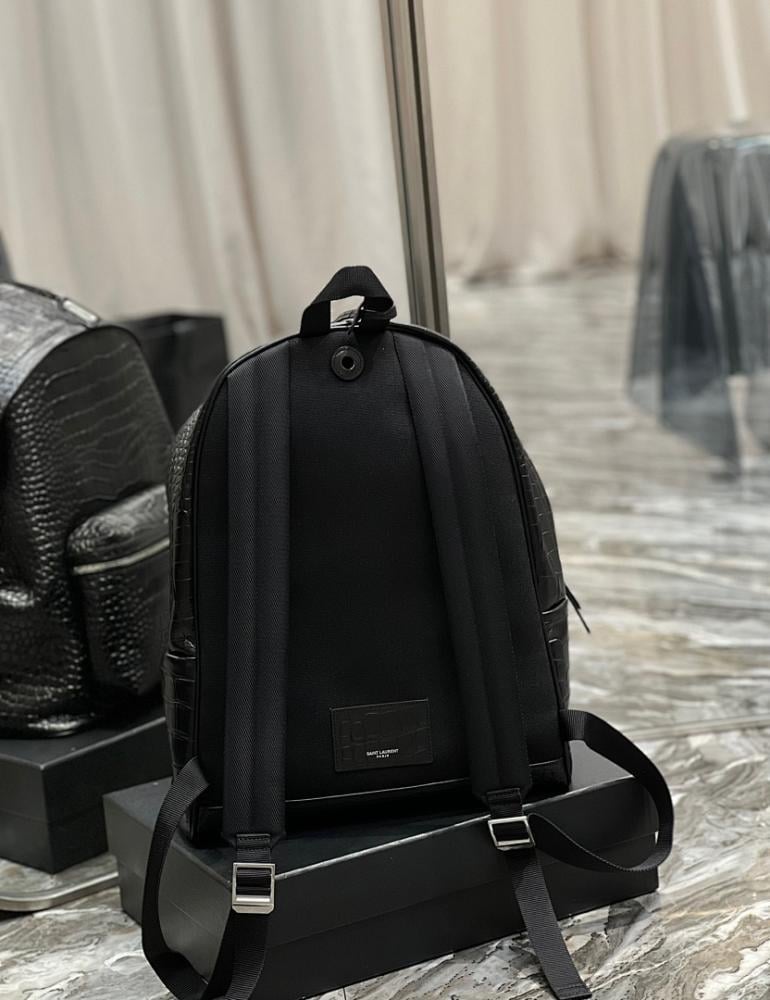 Elegant Refined Leather Shoulder Bag