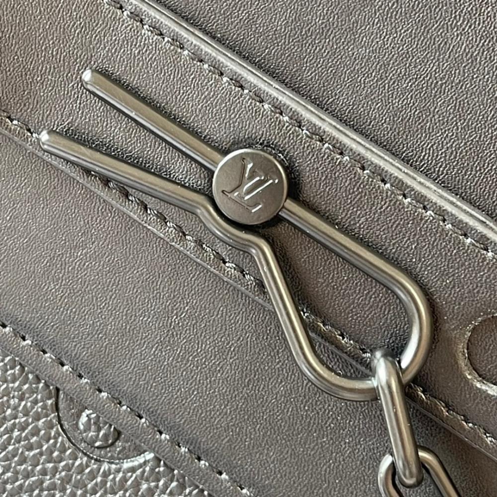 Italian-Inspired Elegant Travel Bag