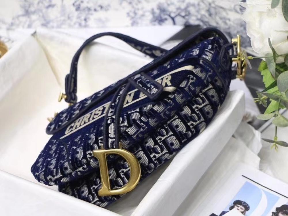 Classic Shoulder Bag