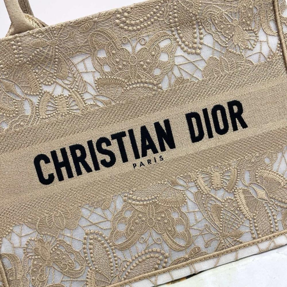Stylish Embroidered Shoulder Bag – Limited Edition