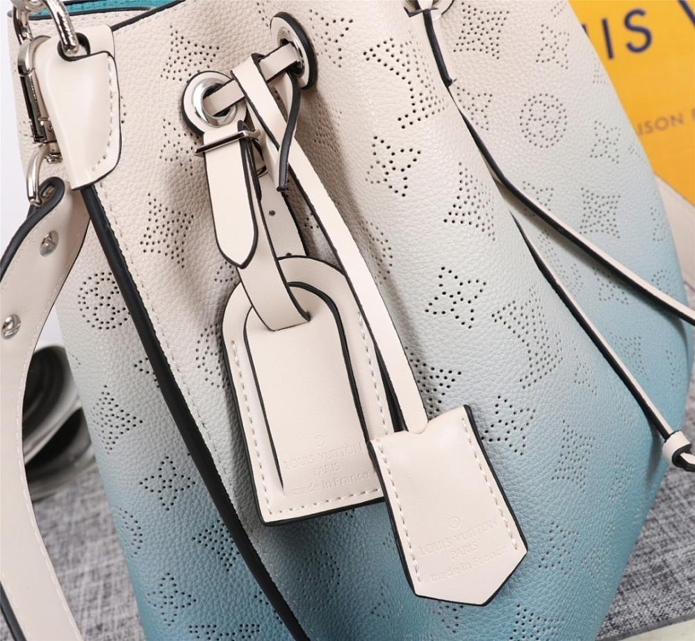 Stylish Woven Calfskin Bucket Bag – Limited Edition