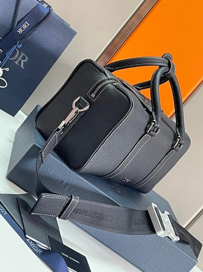 Stylish Refined Black Leather Shoulder Bag