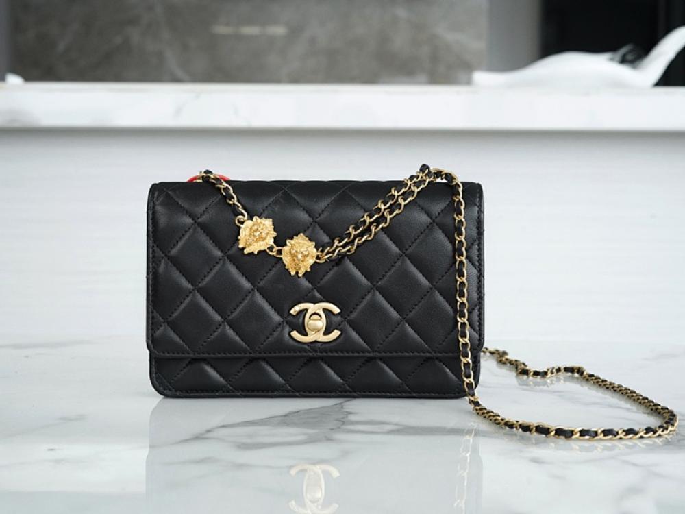Classic Leather Shoulder Bag