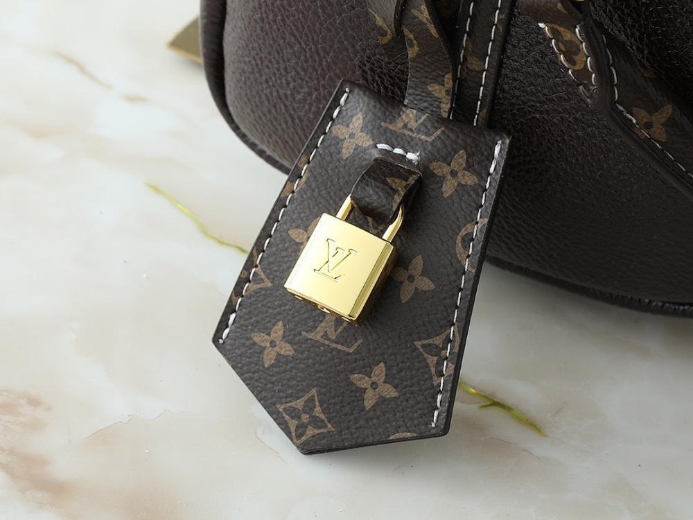 Classic Italian-Inspired Crossbody Bag
