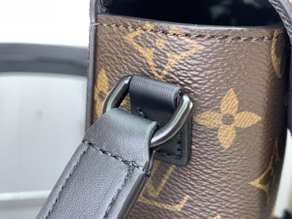 Classic Shoulder Bag