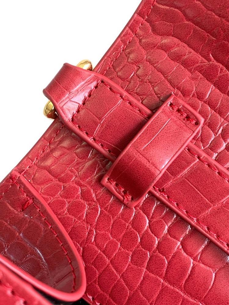 Luxury Leather Shoulder Bag – Limited Edition