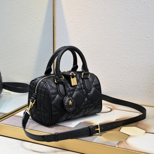 Classic Modern Leather Shoulder Bag