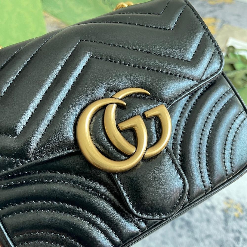 Modern Italian-Inspired Shoulder Bag