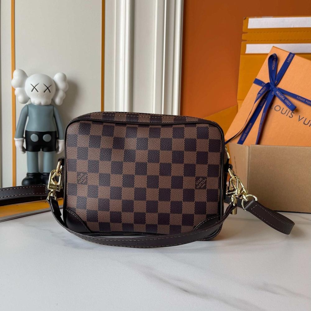 Stylish Refined Black Shoulder Bag
