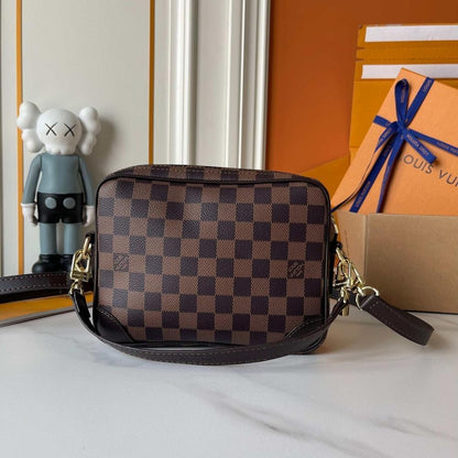Stylish Refined Black Shoulder Bag