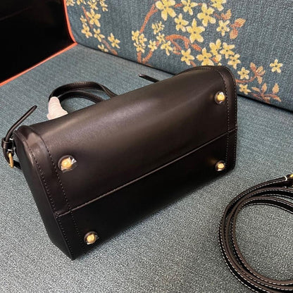 VLogo Signature Leather Shoulder Bag