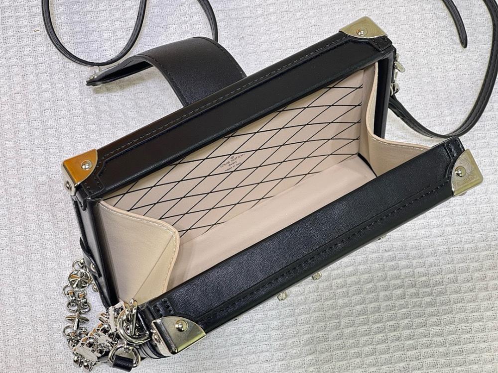 Modern Italian-Inspired Canvas Shoulder Bag