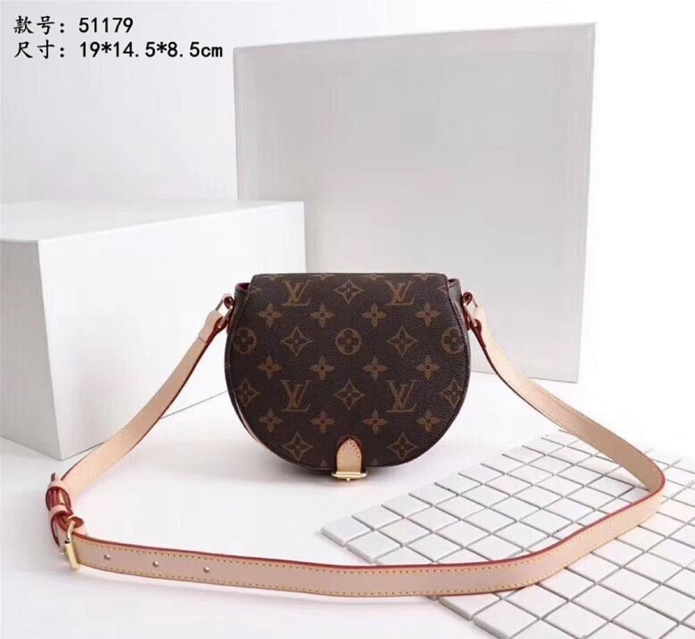 Modern Italian-Inspired Shoulder Bag