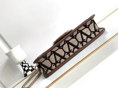 Elegant Stylish Embroidered Shoulder Bag – Limited Edition