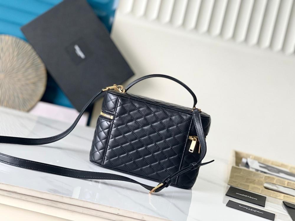 Modern Luxury Black Leather Shoulder Bag – Special Edition