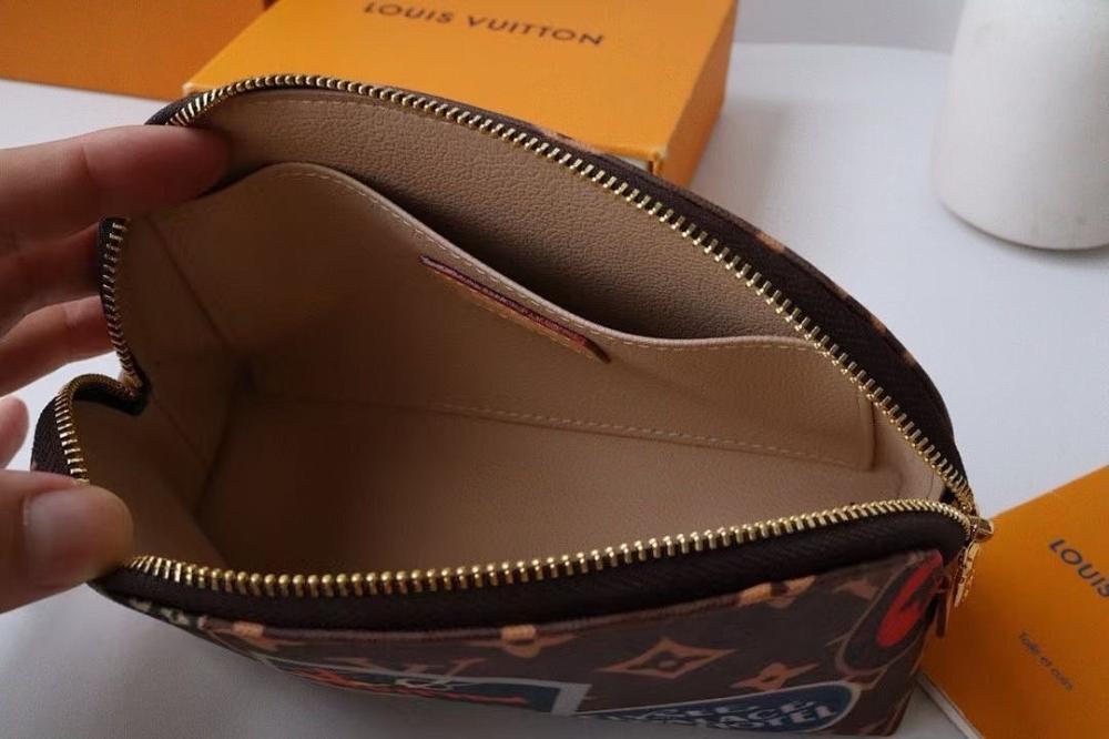 Classic Refined Crossbody Bag