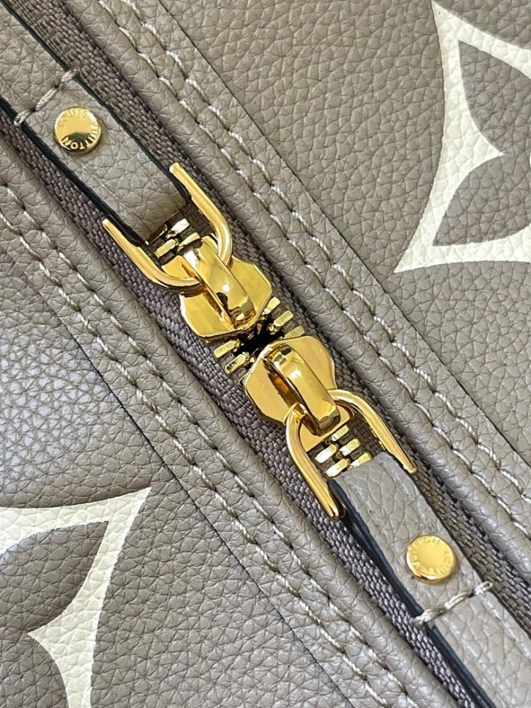 Classic Leather Shoulder Bag – Limited Edition