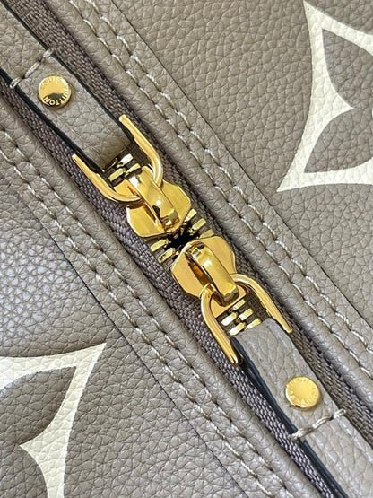 Classic Leather Shoulder Bag – Limited Edition
