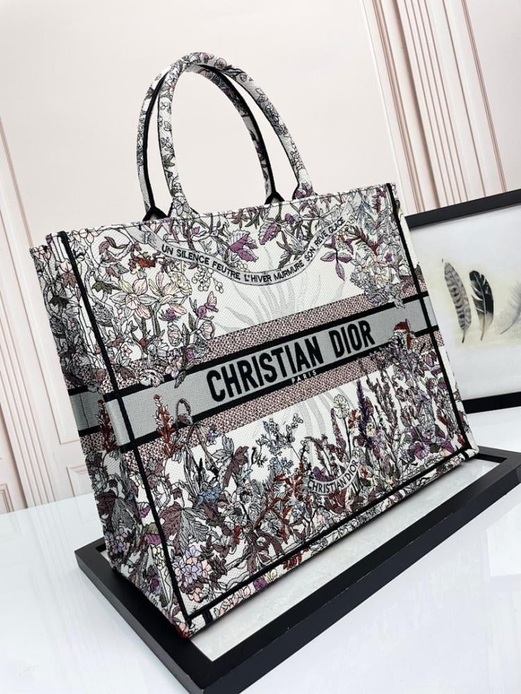 Modern Elegant Embroidered Shoulder Bag