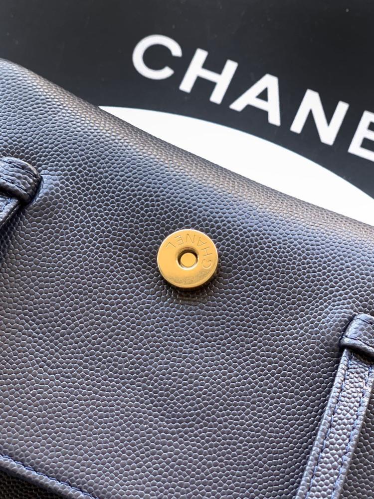 Classic Leather Shoulder Bag