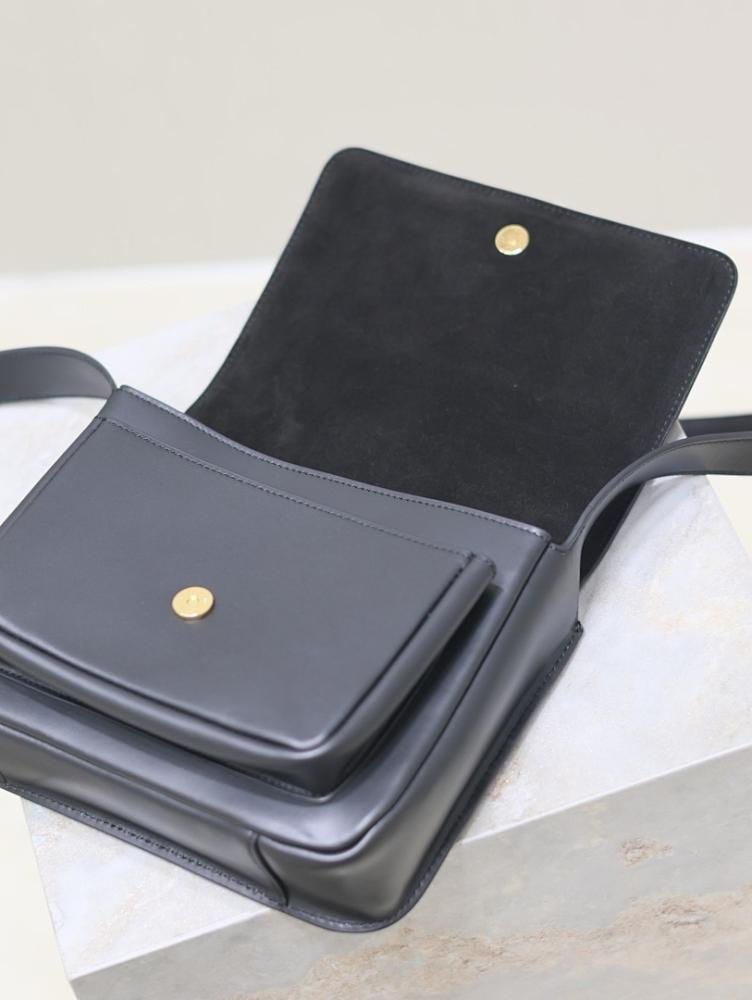 Stylish Calfskin Shoulder Bag – Limited Edition