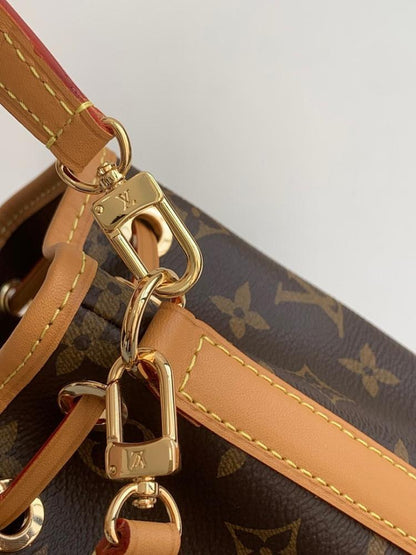 Luxury Refined Leather Shoulder Bag