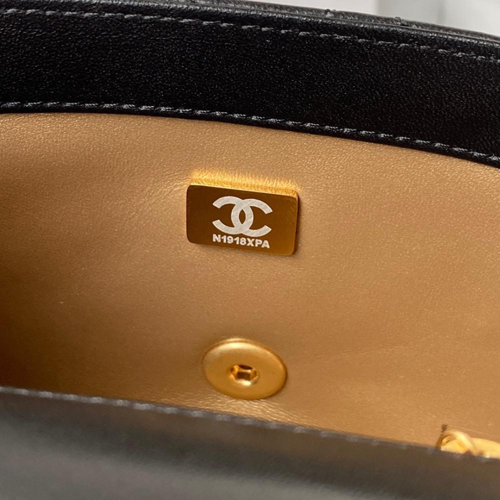 Elegant Leather Shoulder Bag