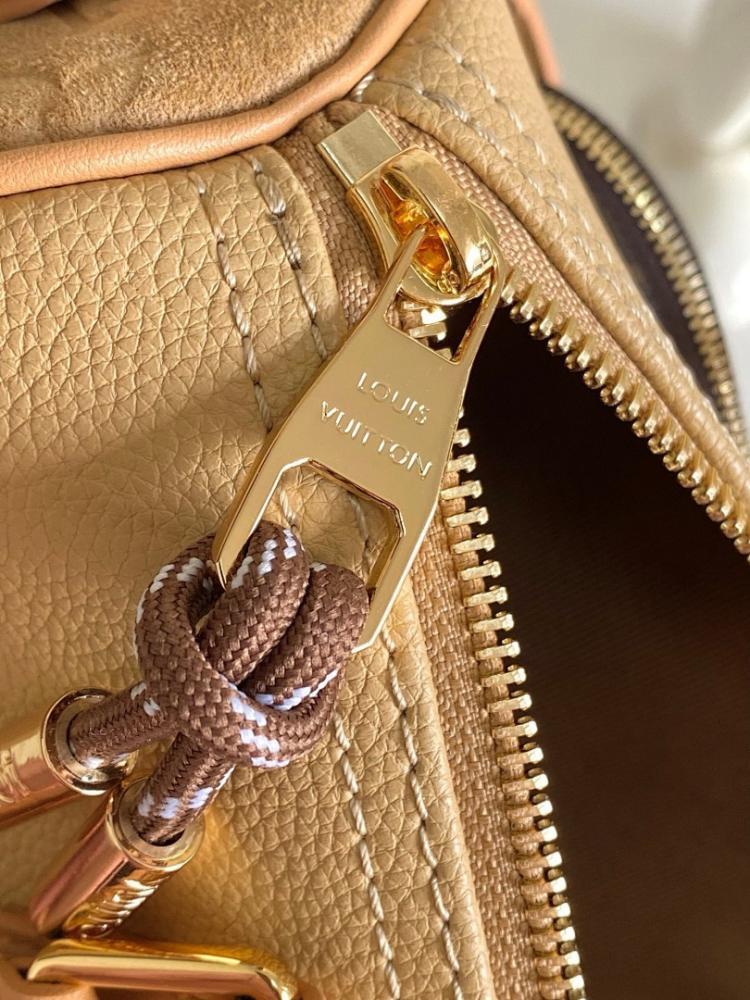 Luxury Leather Shoulder Bag – Limited Edition