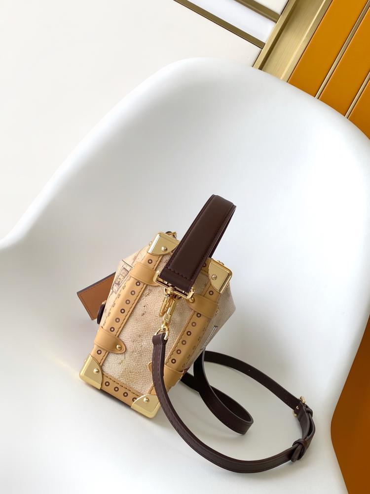 Alma Leather Shoulder Bag