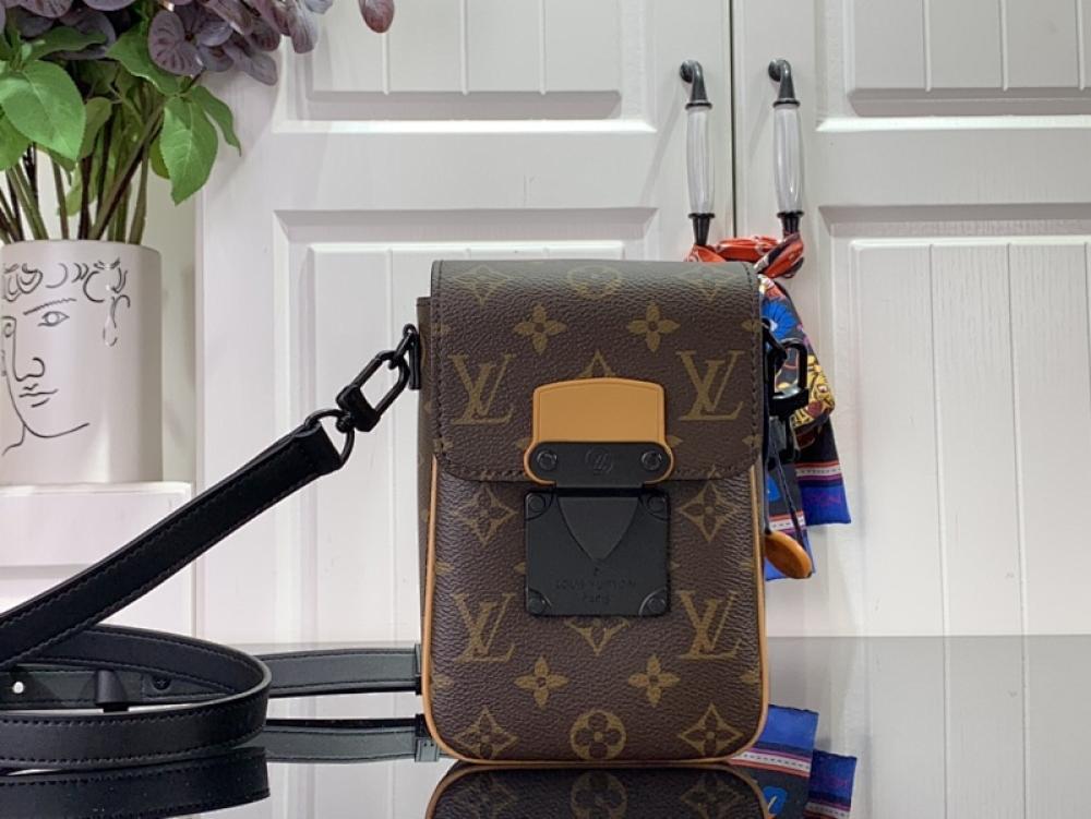 Elegant Shoulder Bag