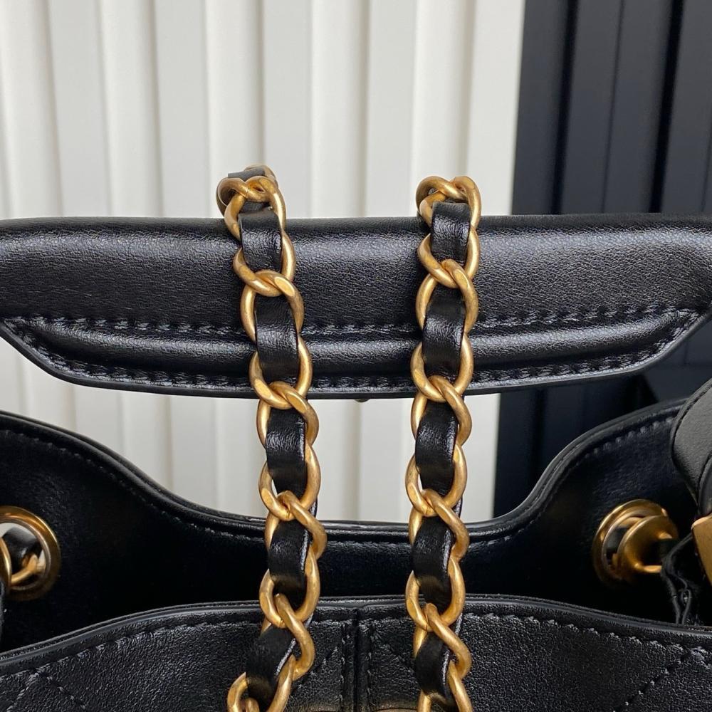 Alma Hobo Bag