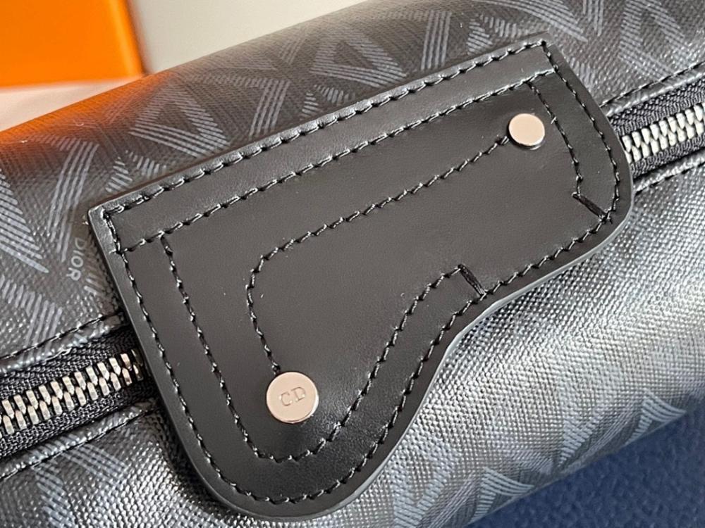 Elegant Grey Leather Shoulder Bag – Limited Edition