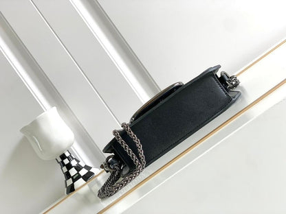 Stylish Refined Quilted Lambskin Shoulder Bag