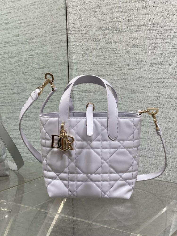 Elegant Leather Top Handle Bag