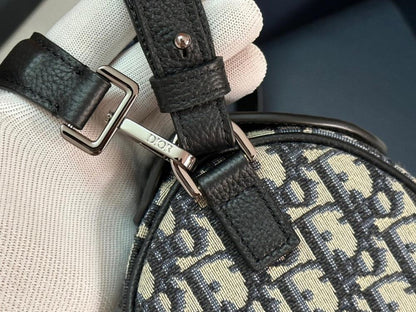 Stylish Black Leather Crossbody Bag – Special Edition