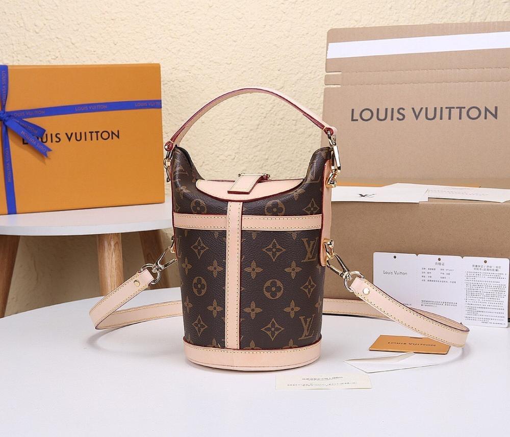 Modern Elegant Gold Leather Shoulder Bag