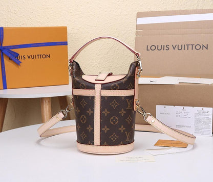 Modern Elegant Gold Leather Shoulder Bag