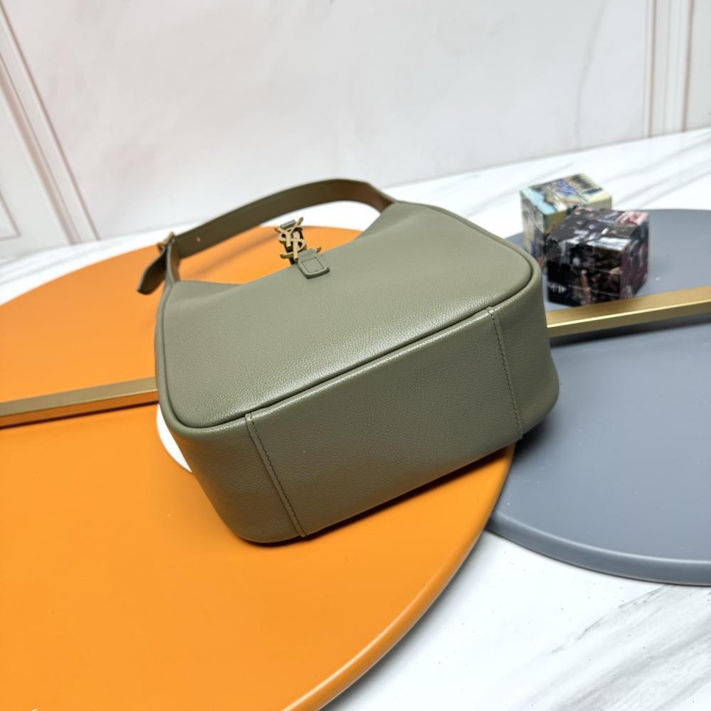 Classic Shoulder Bag