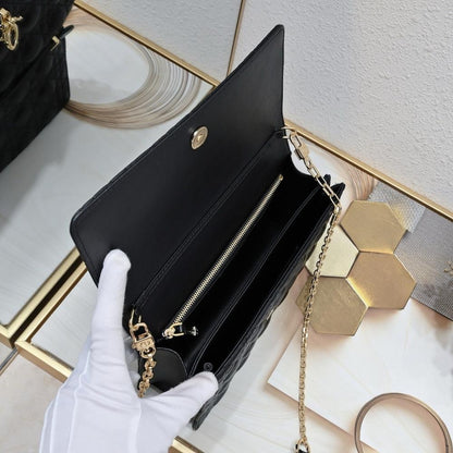 Classic Modern Leather Shoulder Bag