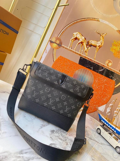 Elegant Leather Shoulder Bag – Special Edition
