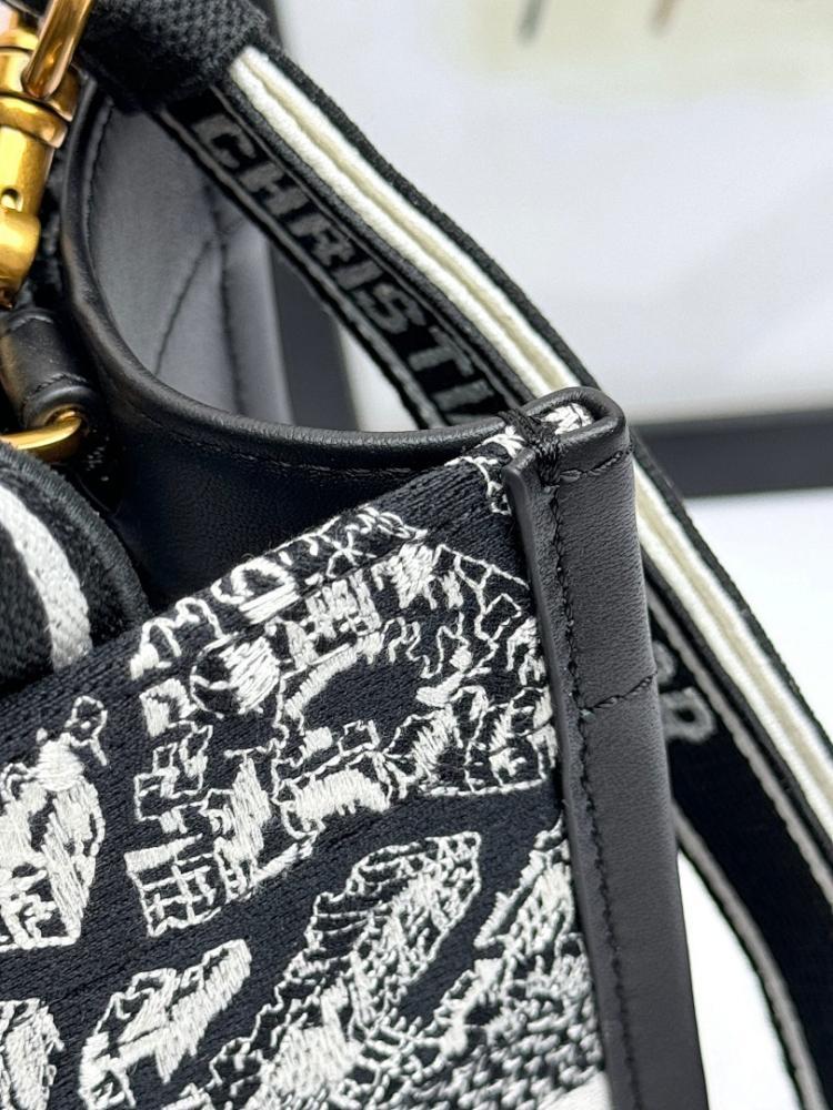 Stylish Premium Embroidered Leather Shoulder Bag