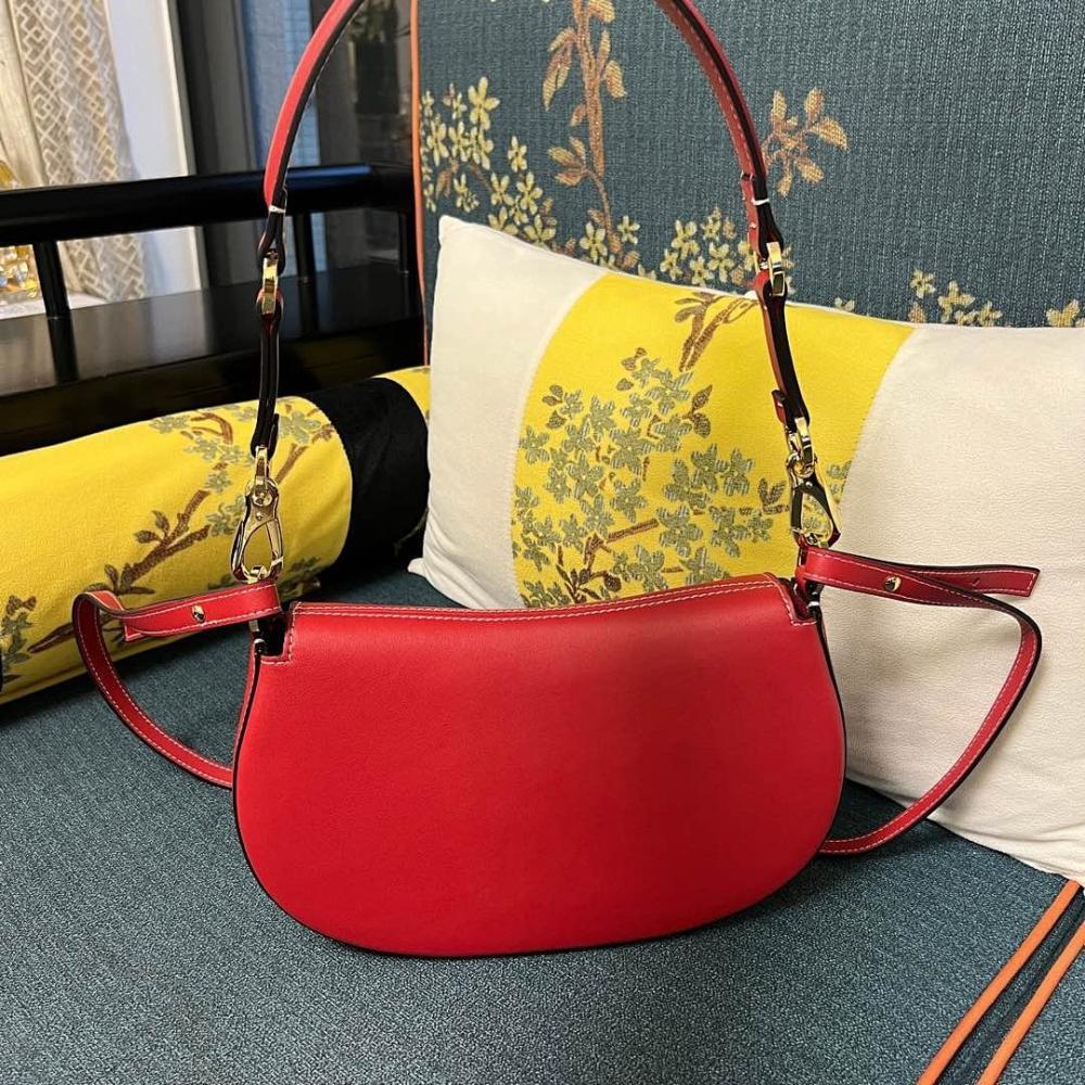 VLogo Signature Calfskin Shoulder Bag