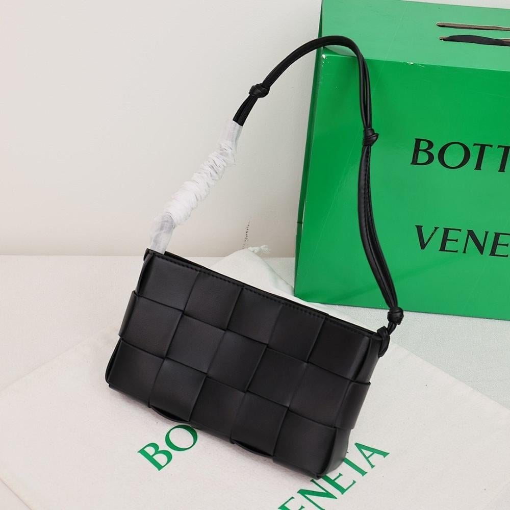 Modern Stylish Woven Shoulder Bag
