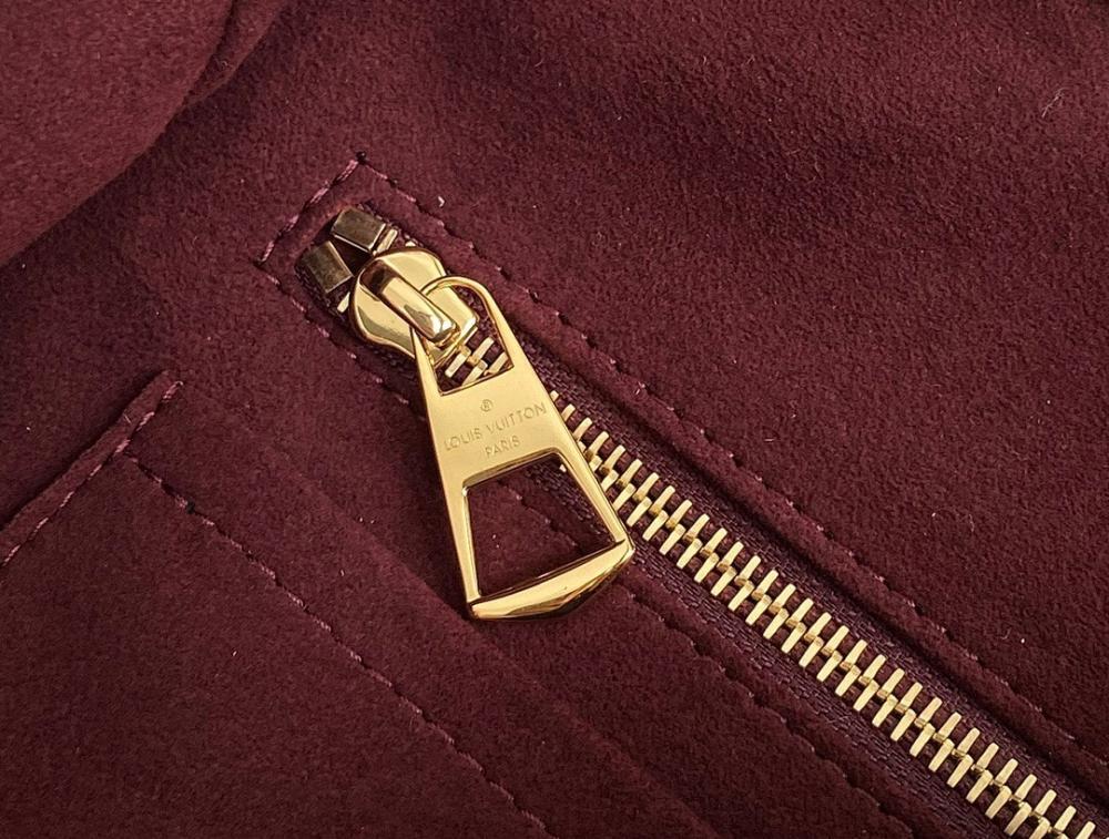 Modern Leather Shoulder Bag – Limited Edition