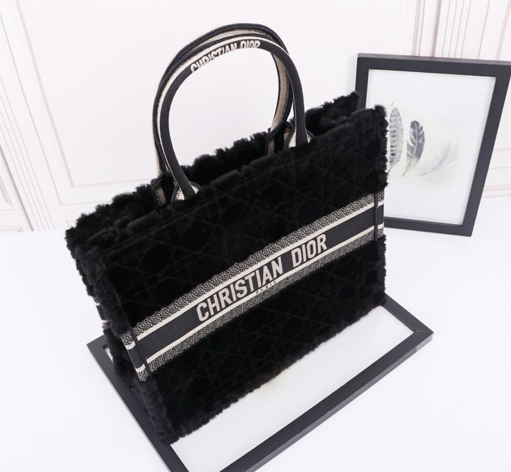 Italian-Inspired Luxury Embroidered Shoulder Bag