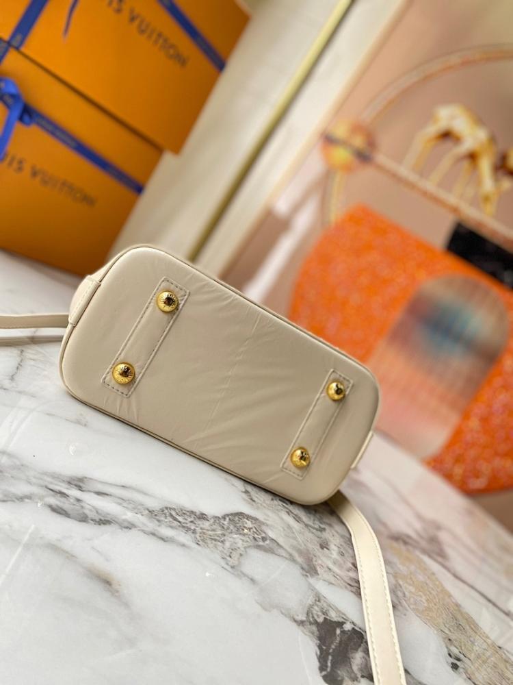 Stylish Woven Calfskin Crossbody Bag – Limited Edition